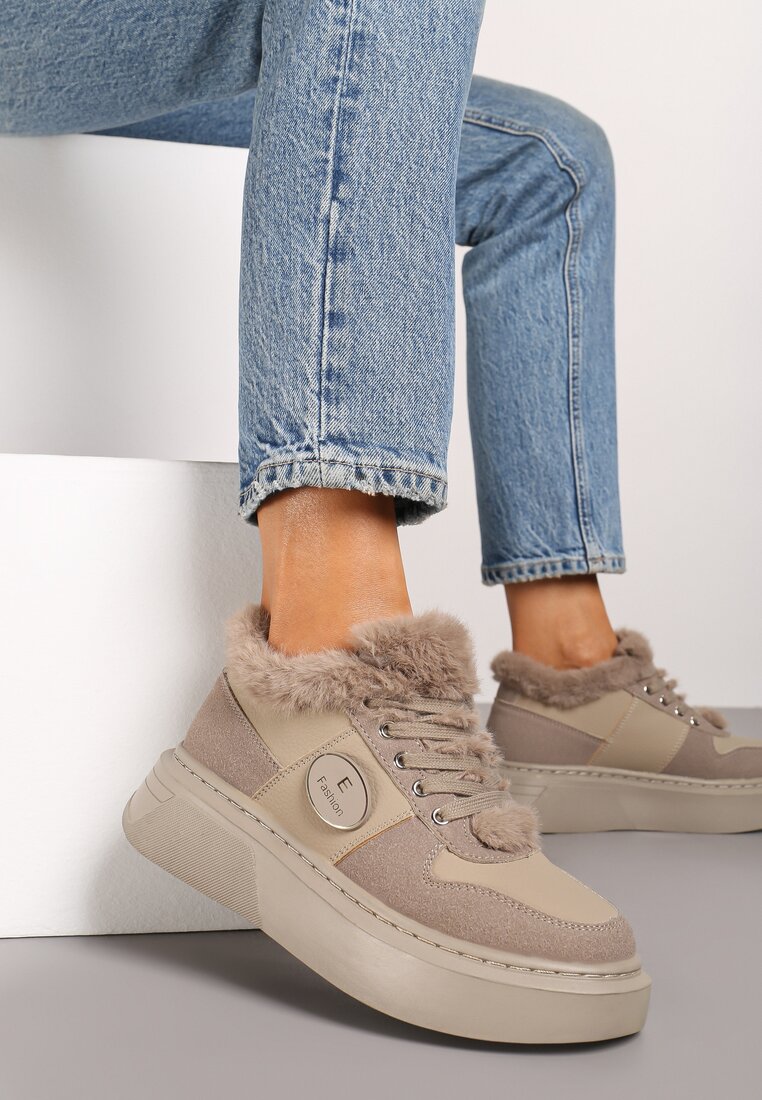 Ciemnobeżowe Sznurowane Sneakersy  na Grubej Podeszwie z Futerkiem i Aplikacją Tinivra