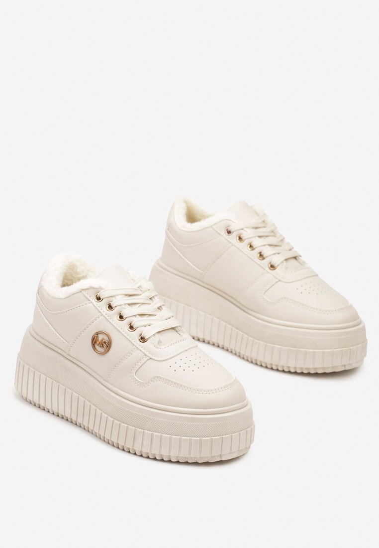 Beżowe Sneakersy na Tłoczonej Platformie Zdobione Elegancką Metalową Aplikacją Werissa