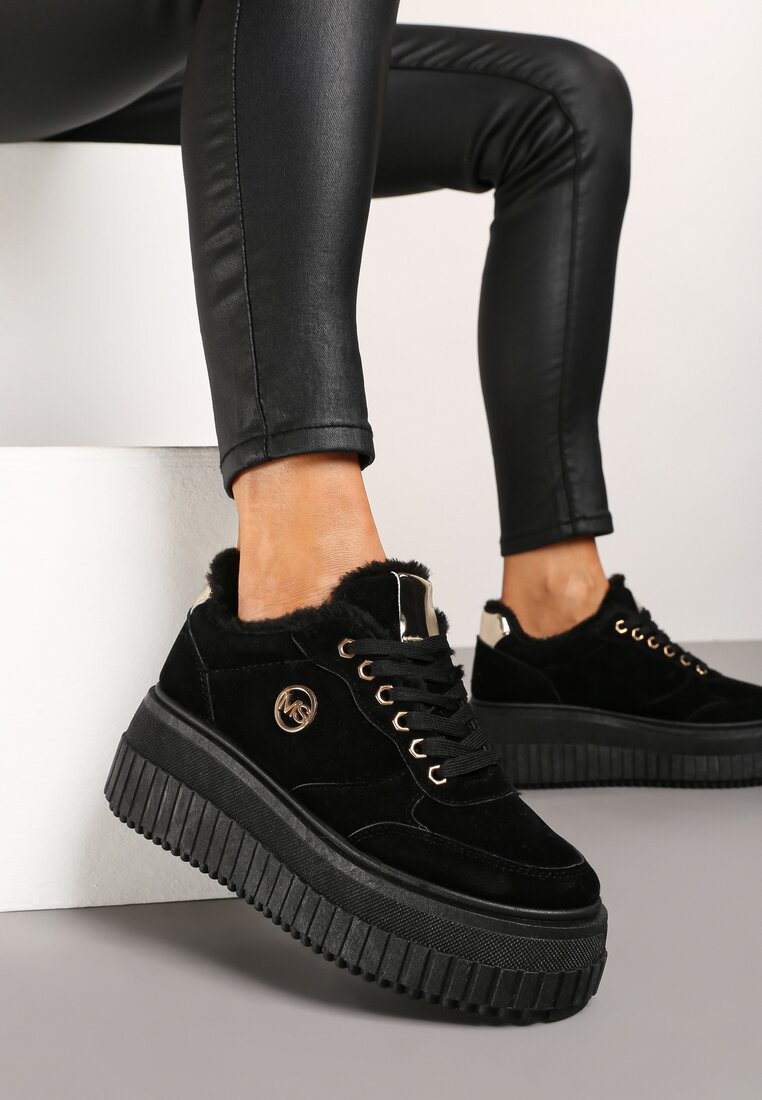 Czarne Sneakersy na Grubej Podeszwie z Tłoczeniem i Metaliczną Ozdobą Tilirina