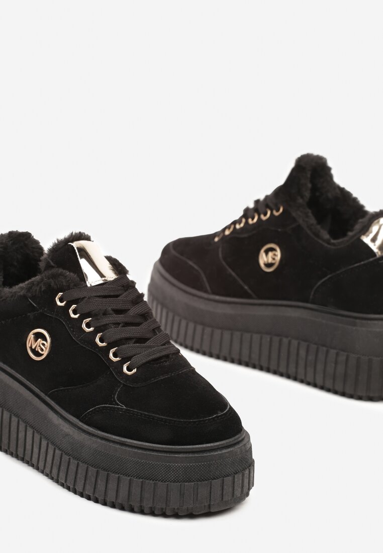 Czarne Sneakersy na Grubej Podeszwie z Tłoczeniem i Metaliczną Ozdobą Tilirina