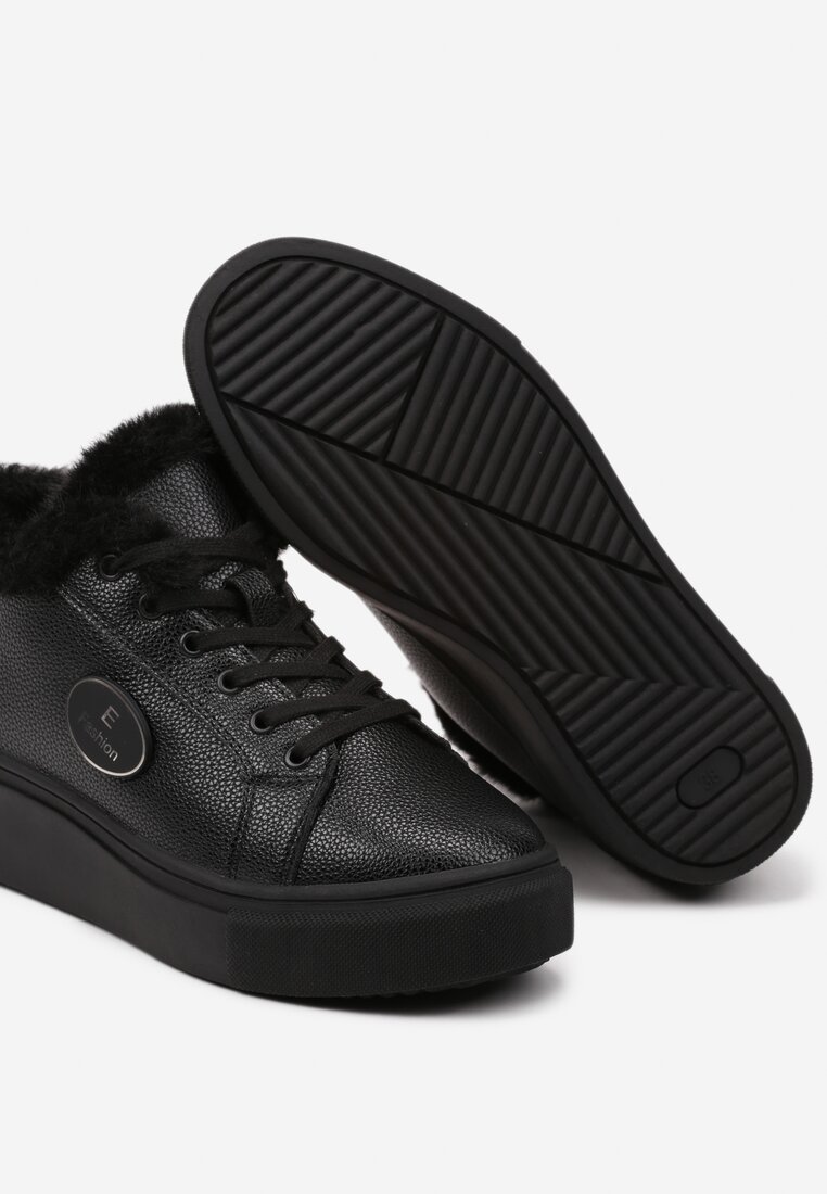 Czarne Ocieplane Sneakersy na Grubej Podeszwie Ozdobione Sznurowaniem i Aplikacją Ocezola