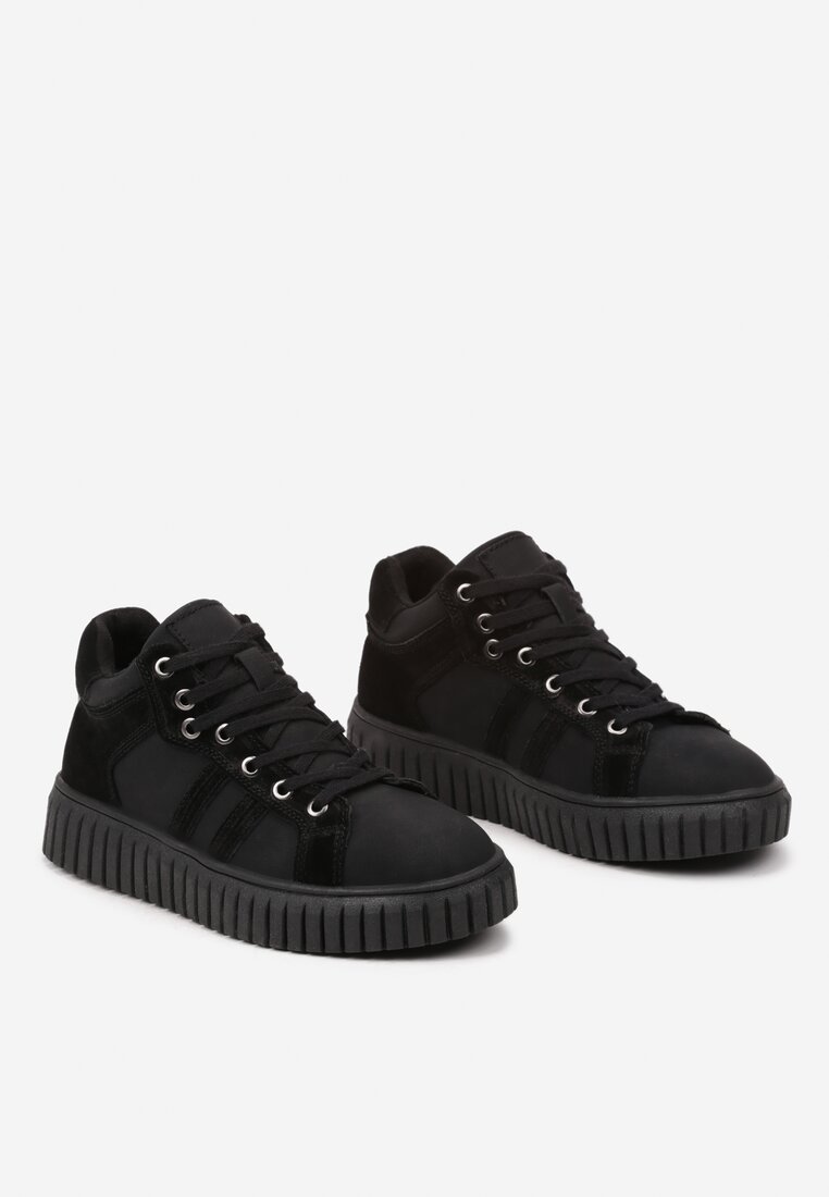 Czarne Skórzane Sneakersy na Grubej Tłoczonej Podeszwie ze Sznurowaniem Gemiola