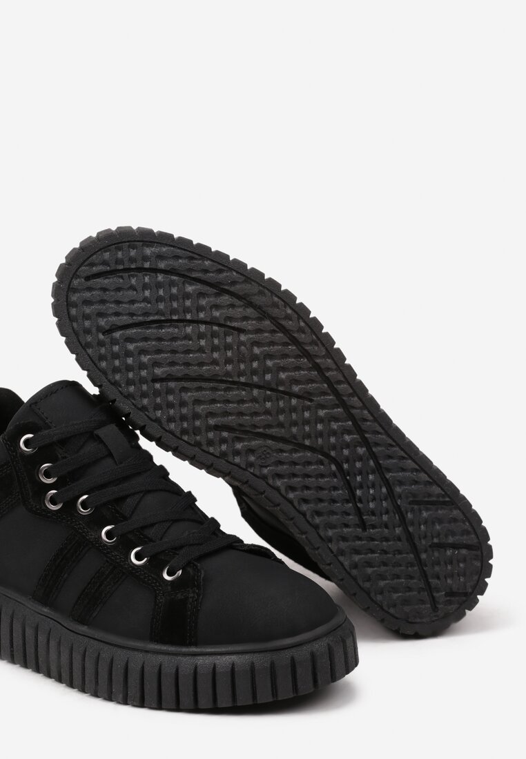 Czarne Skórzane Sneakersy na Grubej Tłoczonej Podeszwie ze Sznurowaniem Gemiola