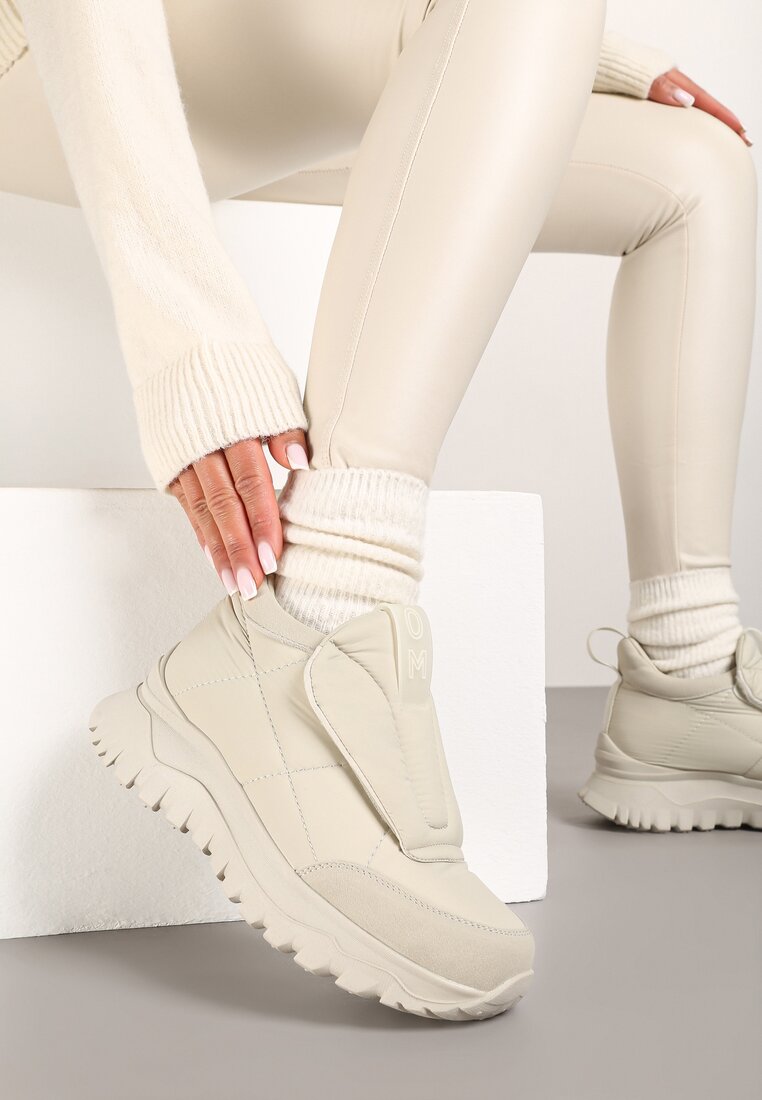 Jasnobeżowe Sneakersy na Grubej Podeszwie z Pikowaną Cholewką i Napisem Resisha
