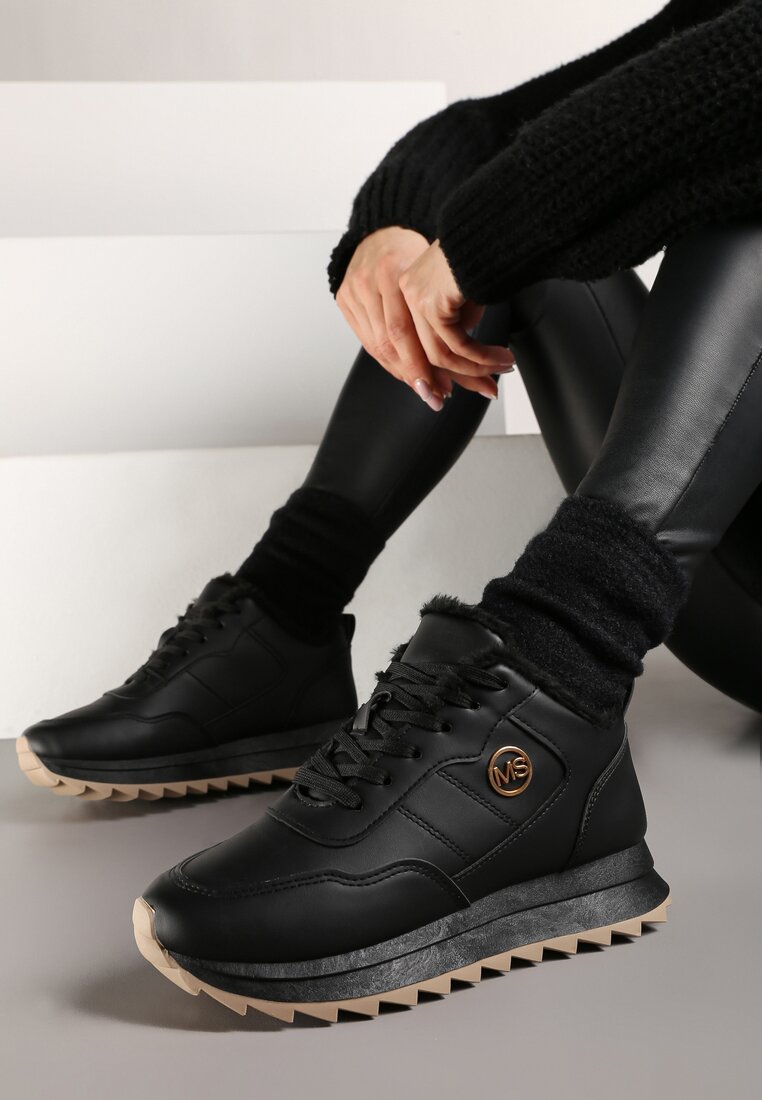 Czarne Sneakersy z Futrzaną Wyściółką i Metalowym Zdobieniem Tinnalira