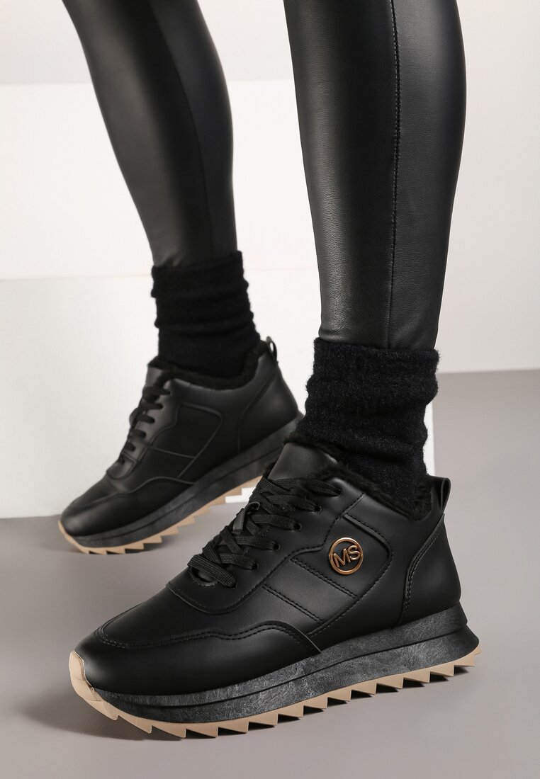 Czarne Sneakersy z Futrzaną Wyściółką i Metalowym Zdobieniem Tinnalira
