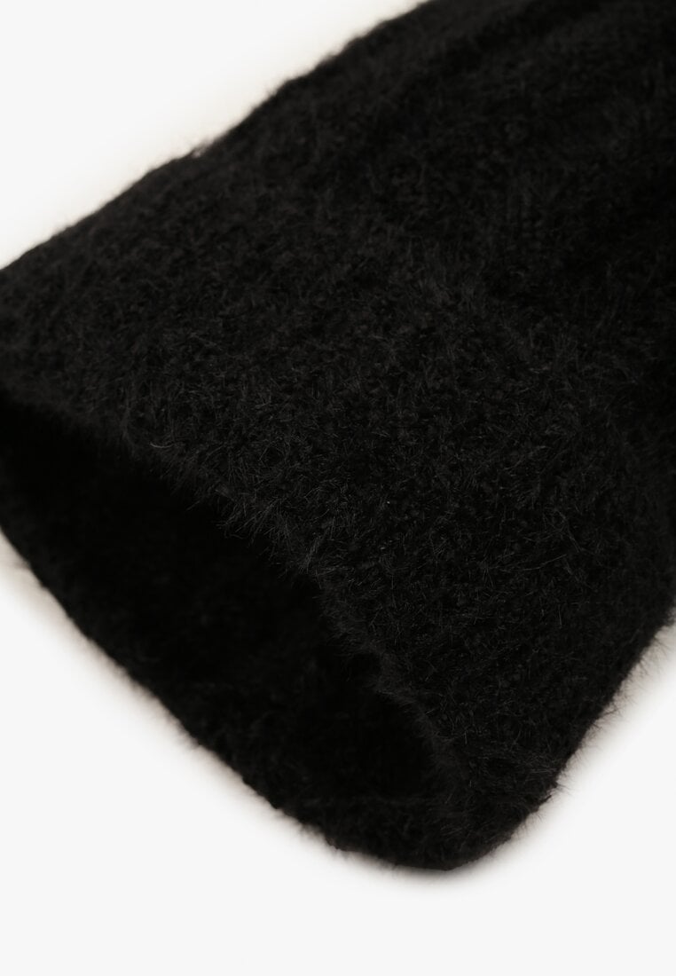 Czarna Czapka z Prążkowanego Materiału z Pomponem Vamieska