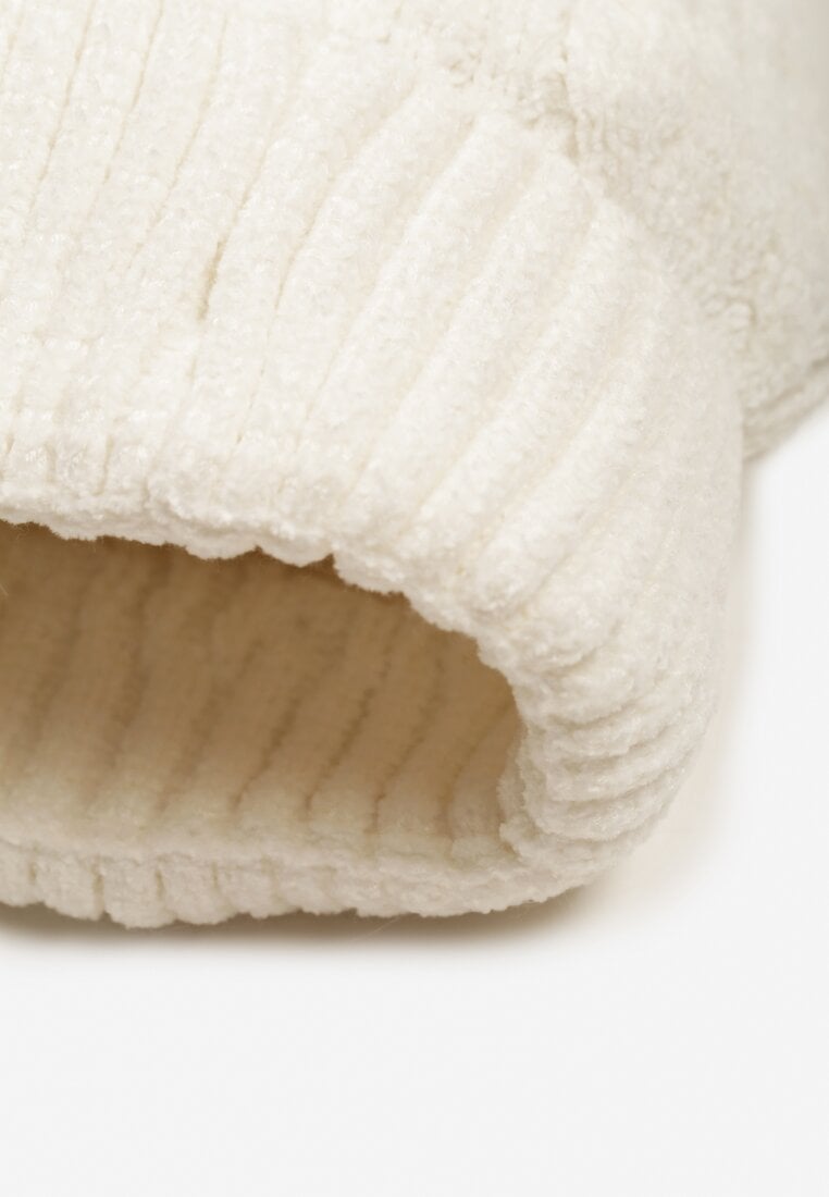 Jasnobeżowa Czapka z Pomponem Zdobiona Warkoczowym Splotem Emmirae