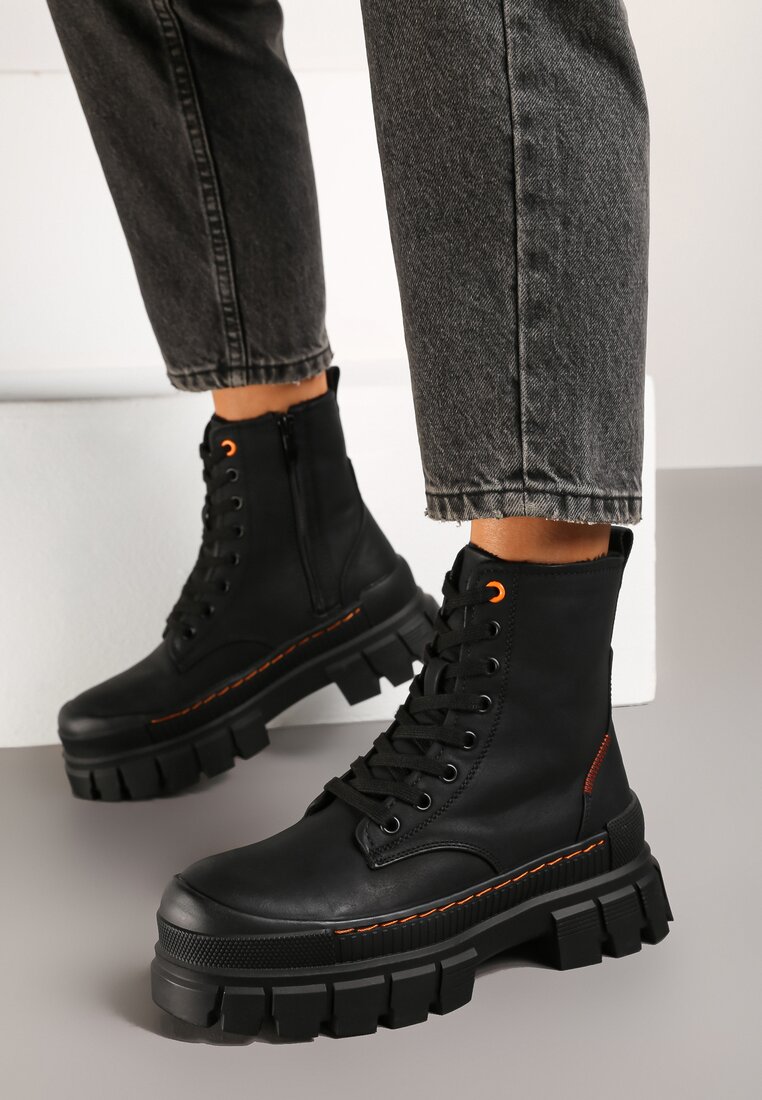 Czarne Botki Trapery na Platformie Sassilya