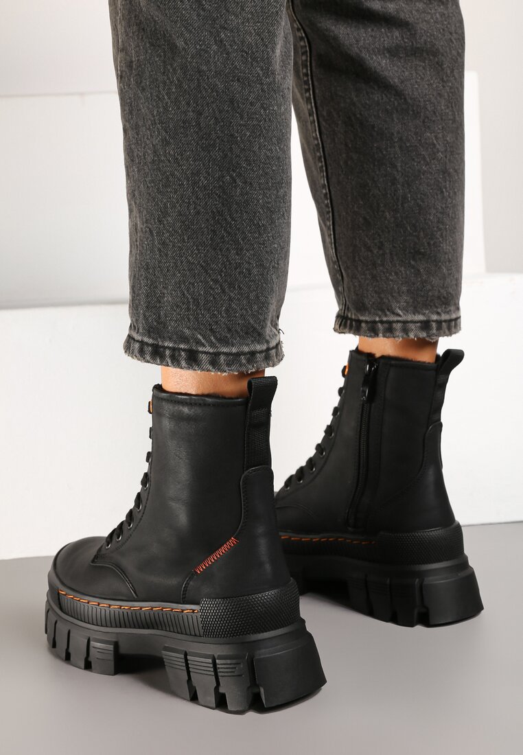 Czarne Botki Trapery na Platformie Sassilya