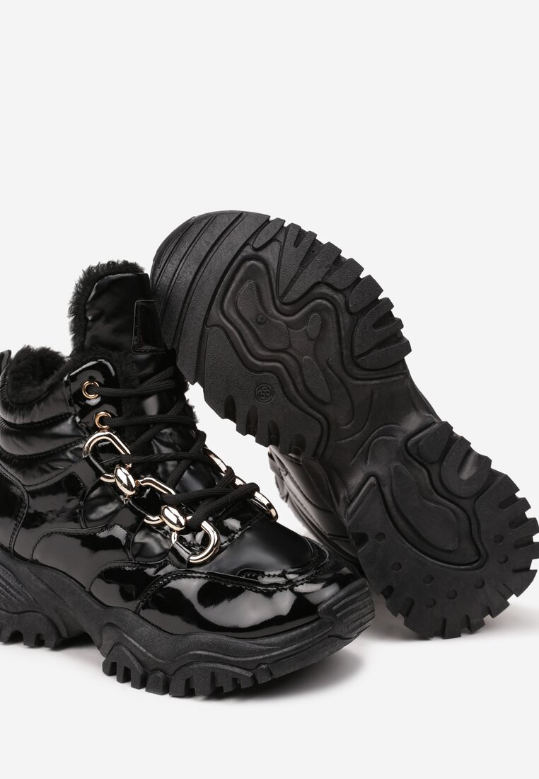 Czarne Płaskie Ocieplane Sneakersy Lakierowane Ozdobione Łańcuchem Senovia