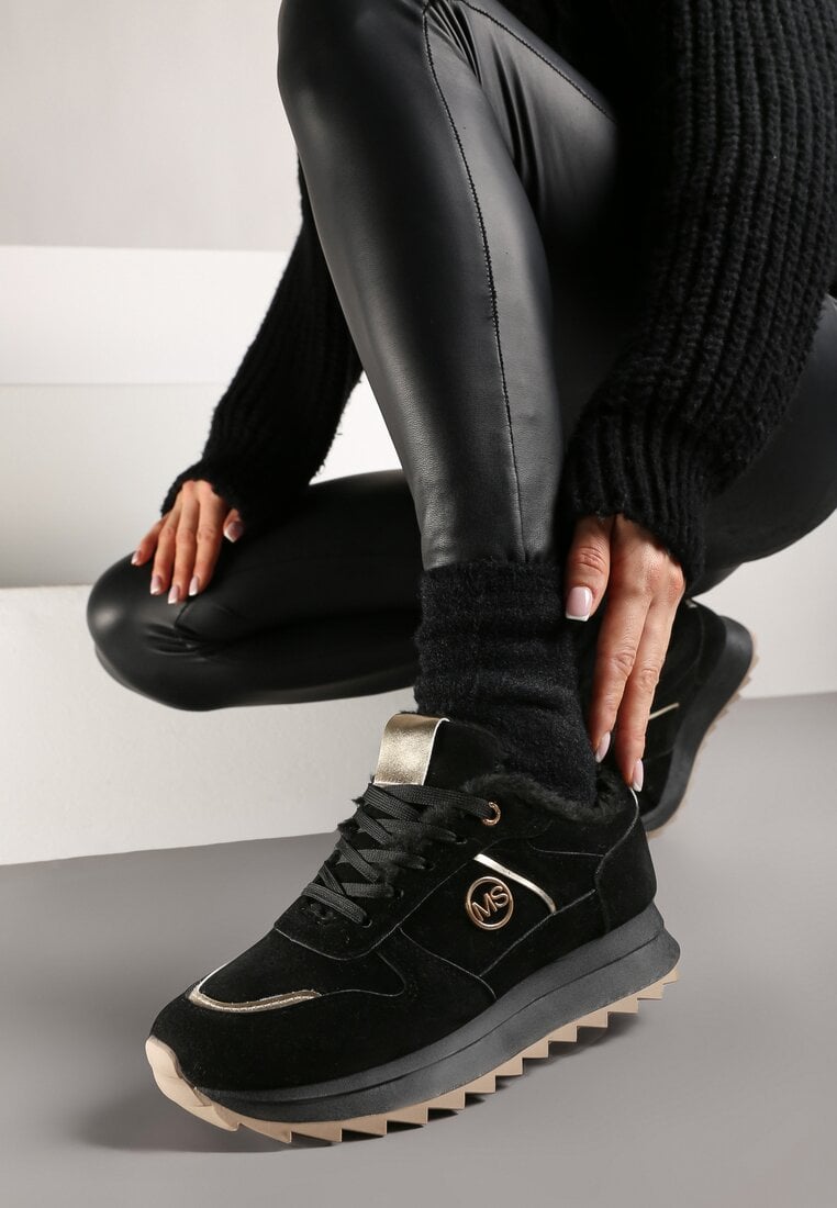 Czarne Płaskie Sznurowane Sneakersy Ocieplane Ozdobione Metalicznymi Aplikacjami Cyrirra