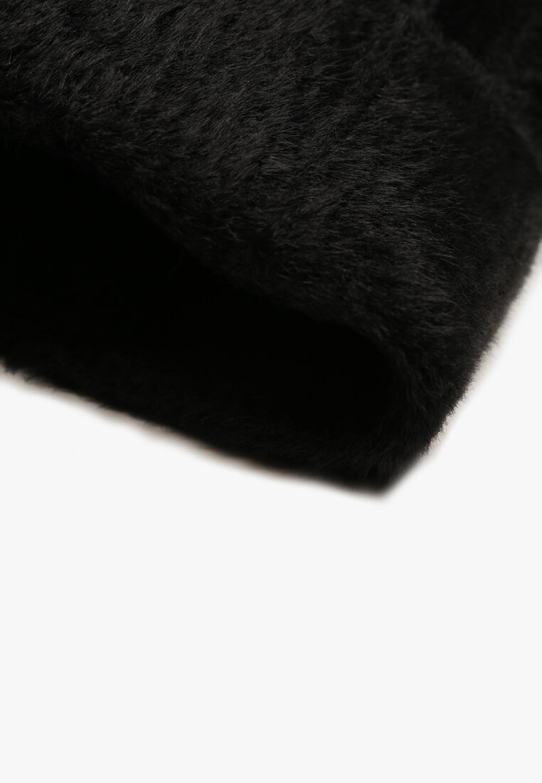 Czarna Czapka Typu Beanie z Wełną i Wiskozą Ozdobiona Naszywką Borirra