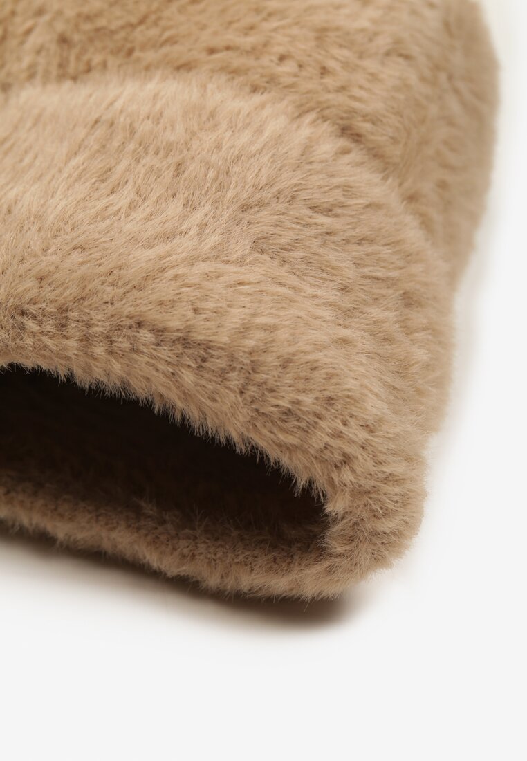 Beżowa Czapka Typu Beanie z Wełną i Wiskozą Ozdobiona Naszywką Borirra