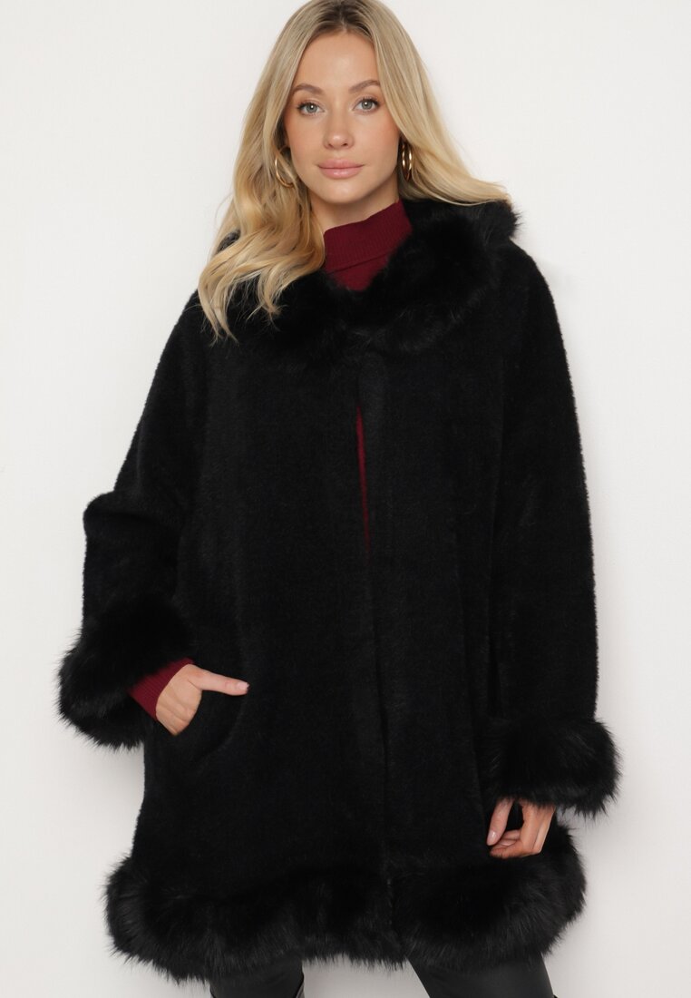 Czarny Rozkloszowany Płaszcz z Wiskozą Wełną i Odpinanym Futrzanym Kołnierzem Nesalttia