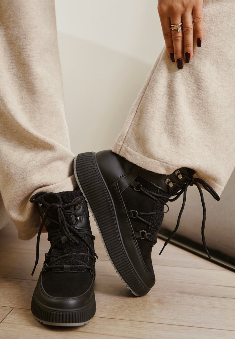 Czarne Płaskie Sznurowane Śniegowce Trapery Vices Ozdobione Futerkiem Typu Baranek Temarie