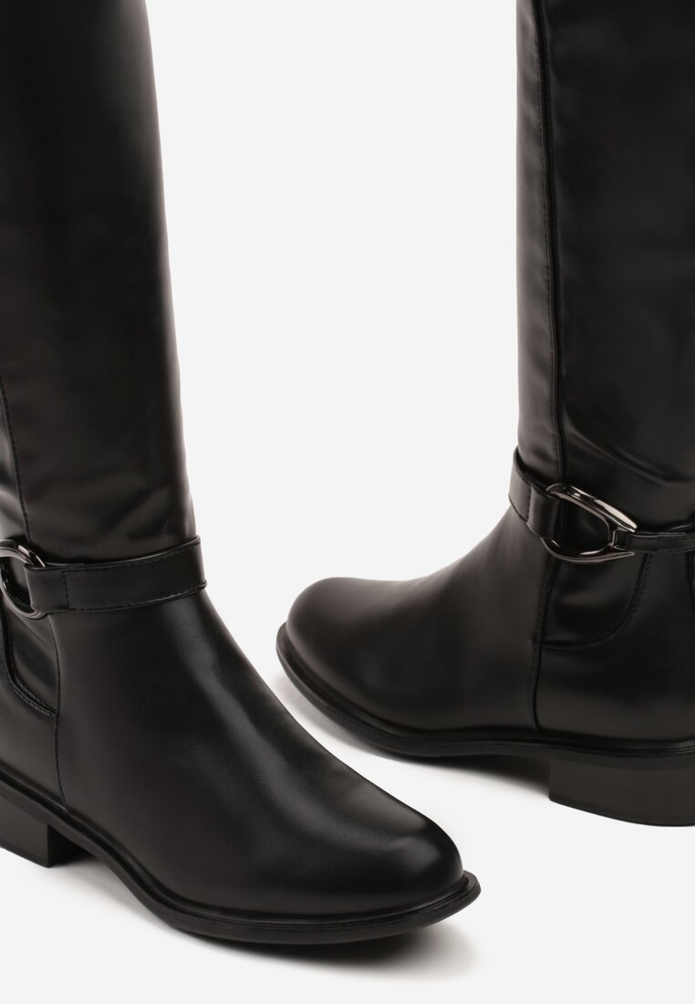 Czarne Płaskie Kozaki w Stylu Oficerek Ozdobione Klamrą z Ociepleniem Lanneth