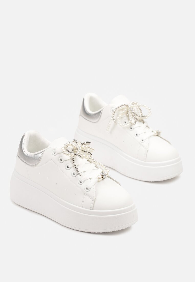 Biało-Srebrne Sneakersy na Grubej Podeszwie Ozdobione Perełkami na Sznurówkach Sellira