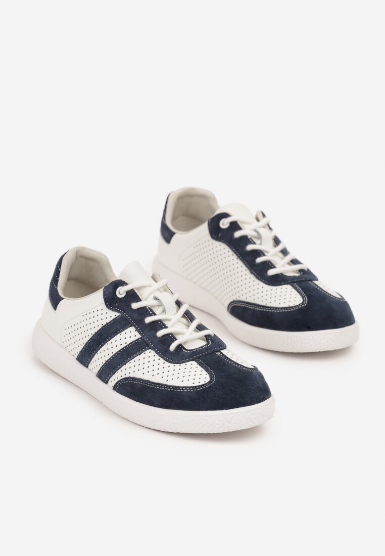 Granatowo-Białe Płaskie Sneakersy ze Skóry Naturalnej Ozdobione Perforacją i Paskami Nelithor