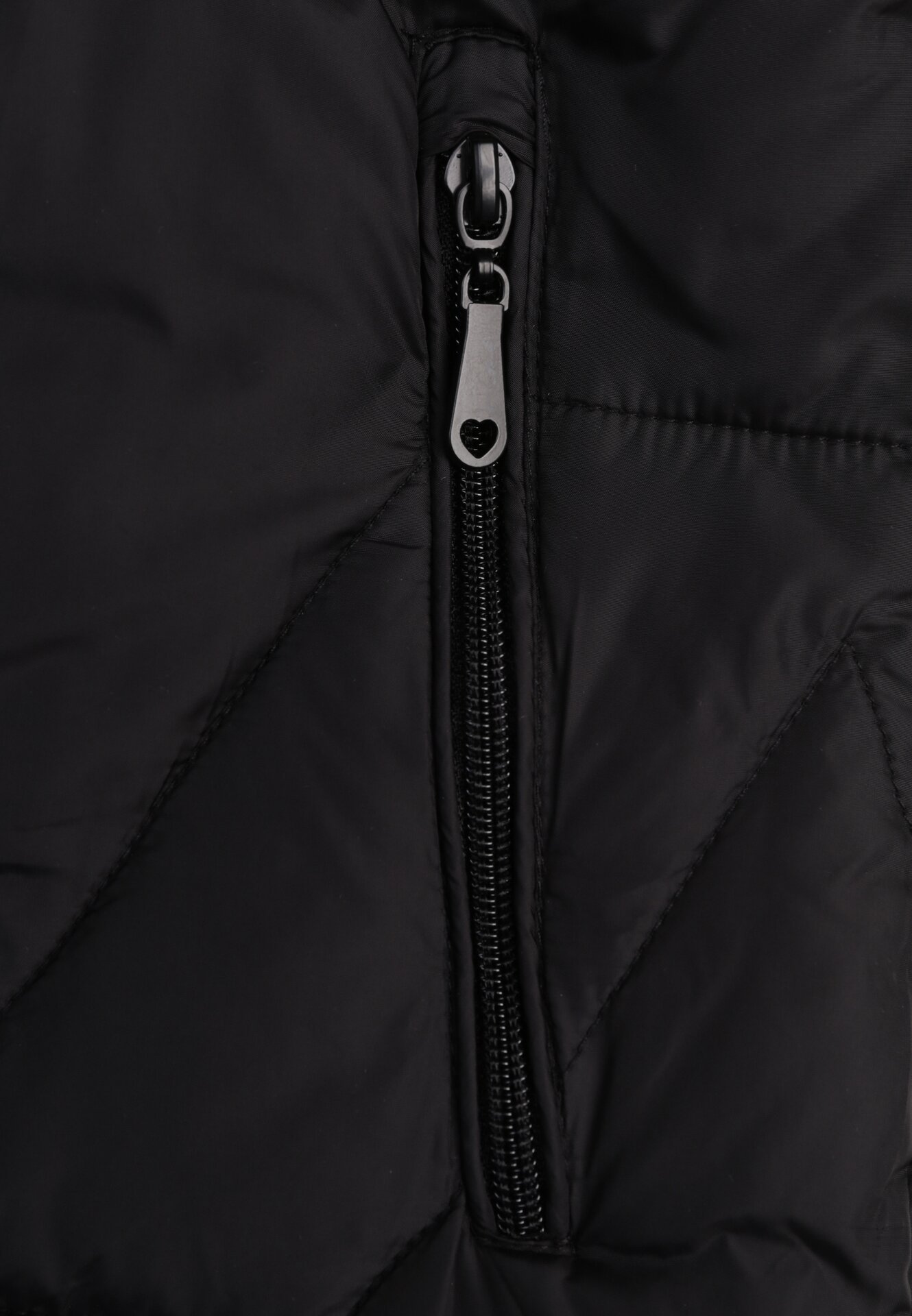 Czarna Kurtka z Szerokim Pikowaniem i Kapturem Yasidi