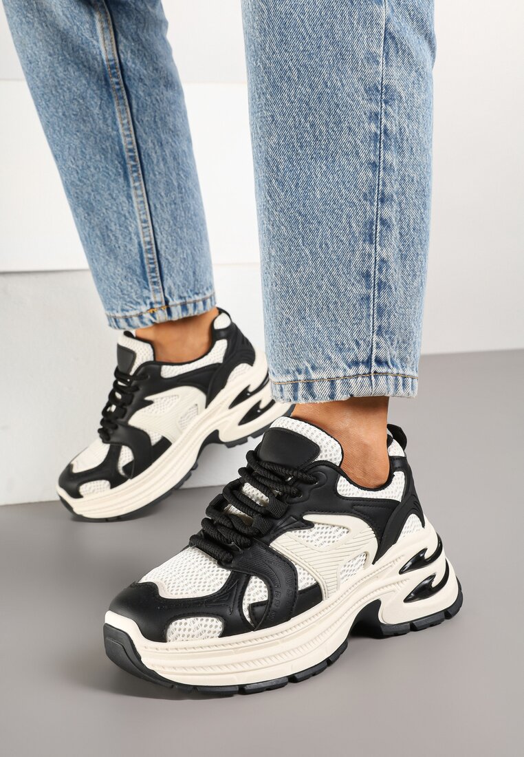Czarno-Beżowe Sneakersy na Grubej Tłoczonej Podeszwie z Geometrycznym Motywem Soloria