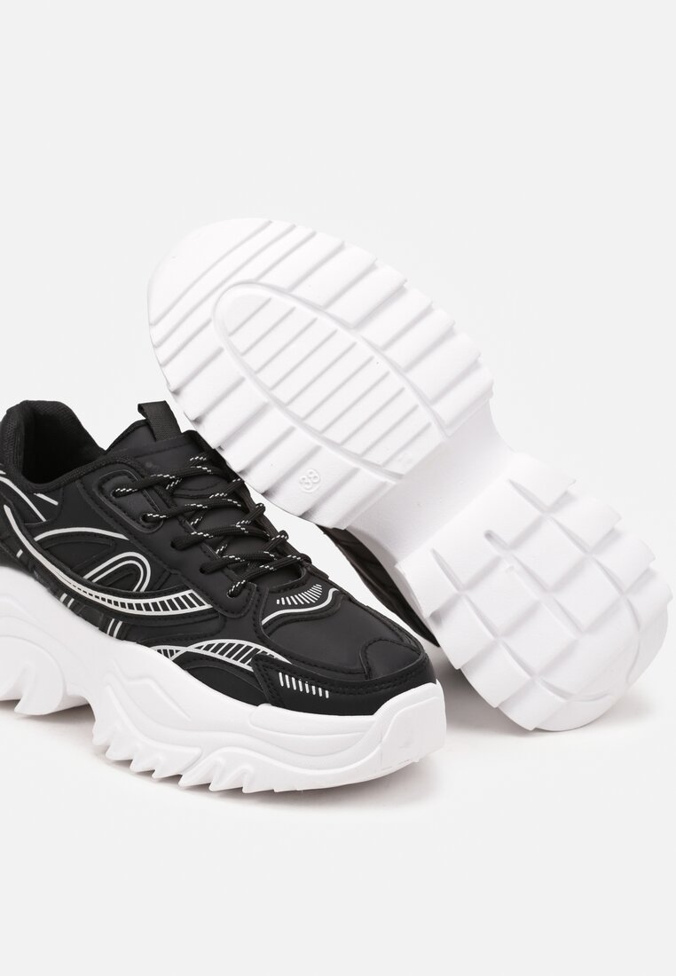Czarne Sneakersy na Grubej Tłoczonej Podeszwie Ozdobione Paskami Arithra