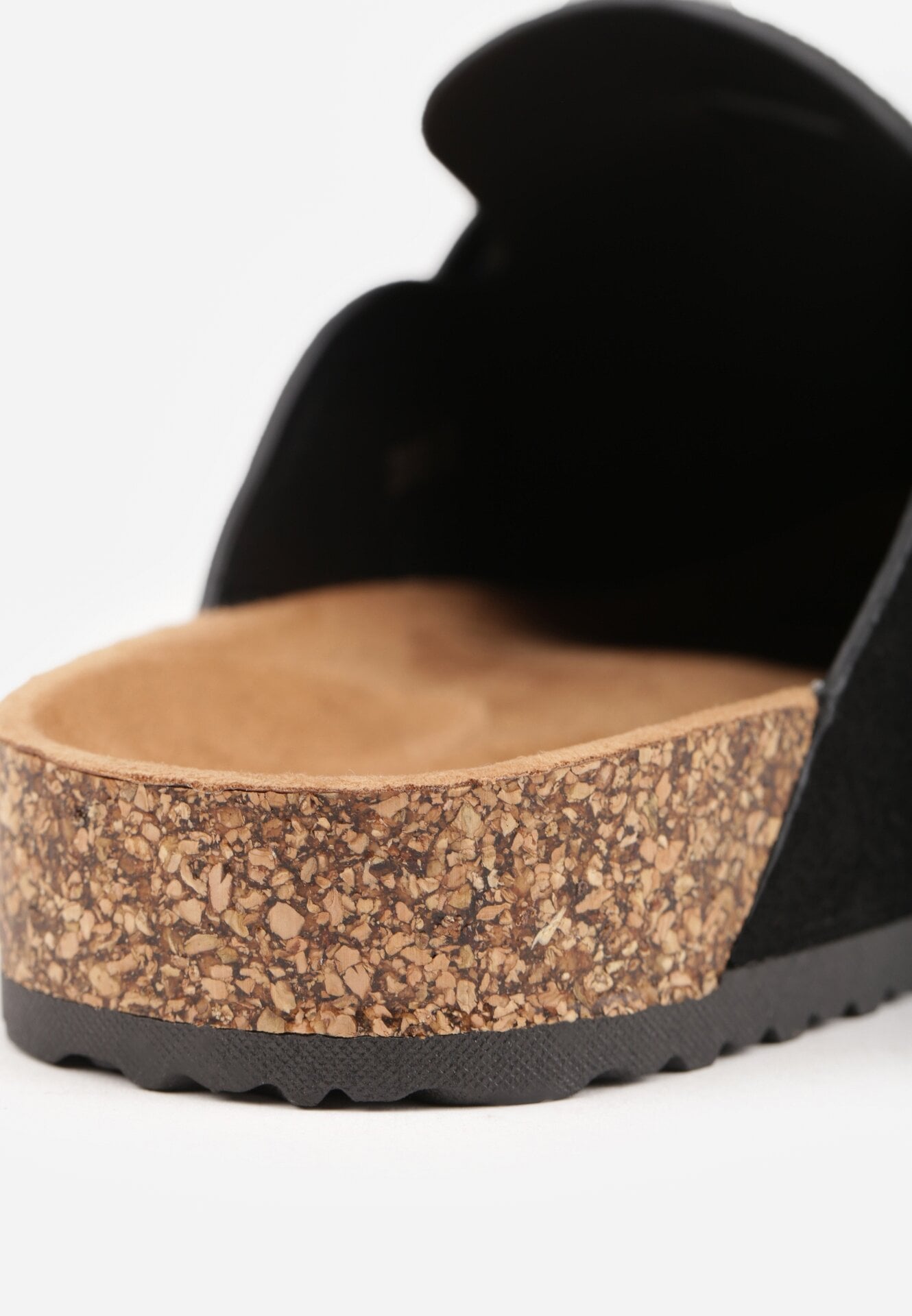 Czarne Klapki z Ozdobnym Paskiem i Klamrą Calevelis