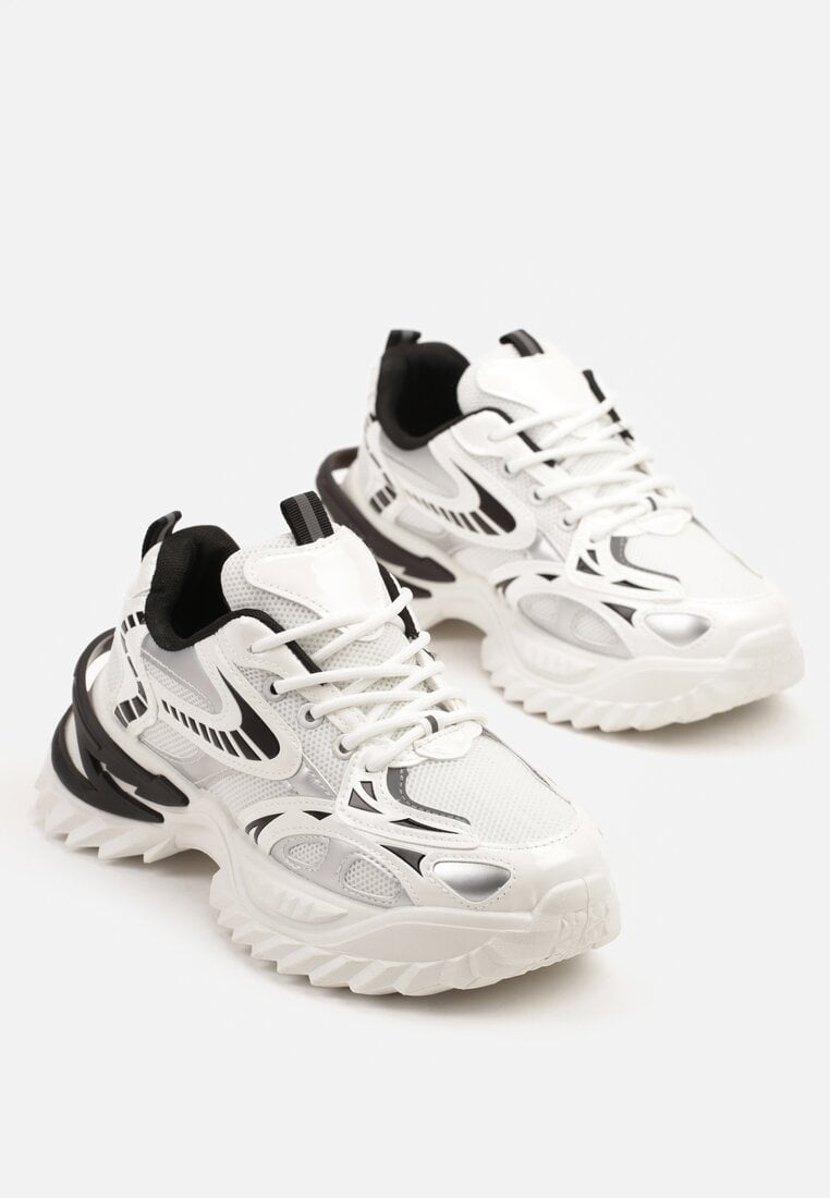 Białe Sneakersy na Grubej Tłoczonej Podeszwie z Geometrycznym Wzorem Deoliriel