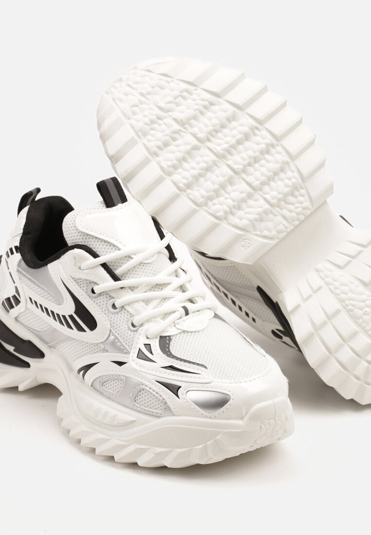 Białe Sneakersy na Grubej Tłoczonej Podeszwie z Geometrycznym Wzorem Deoliriel