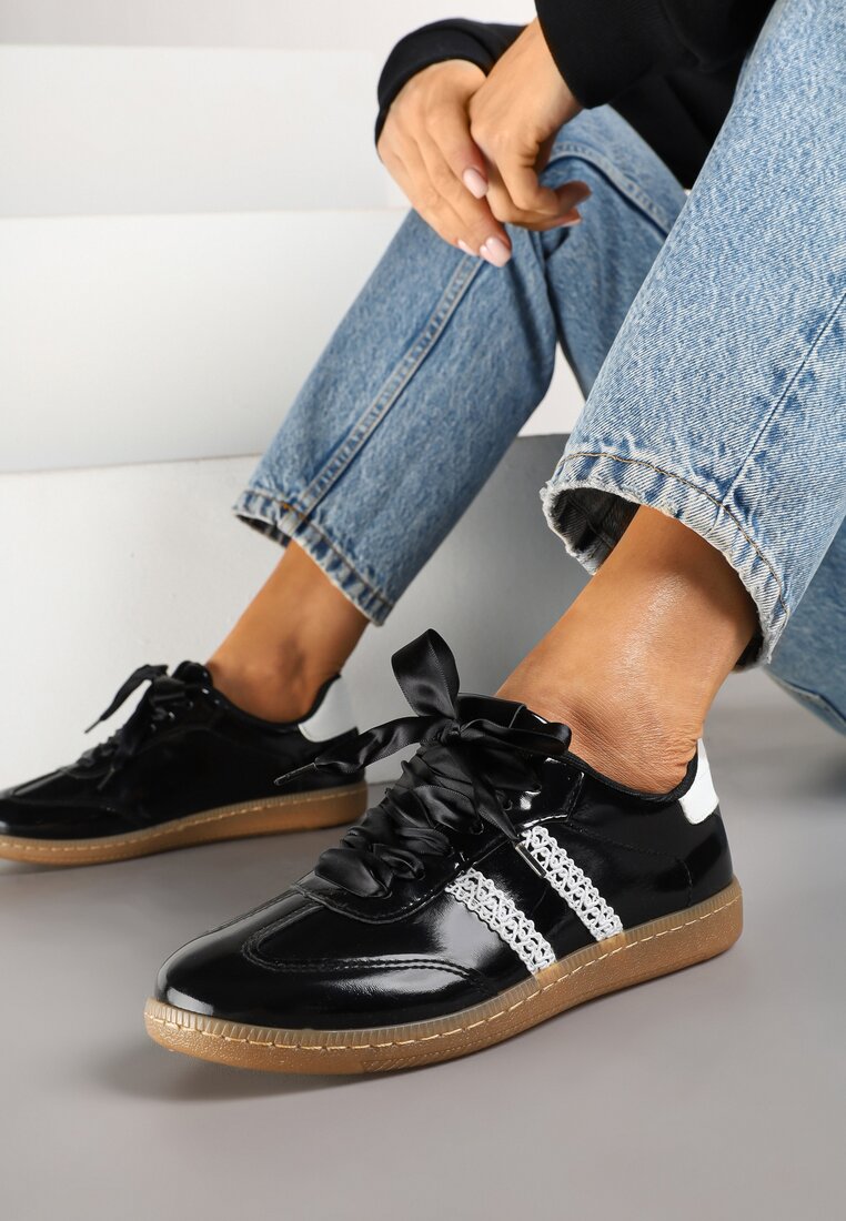 Czarne Sneakersy Tenisówki Lakierowane Ozdobione Koronką Deolana
