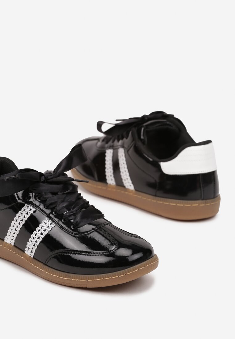 Czarne Sneakersy Tenisówki Lakierowane Ozdobione Koronką Deolana