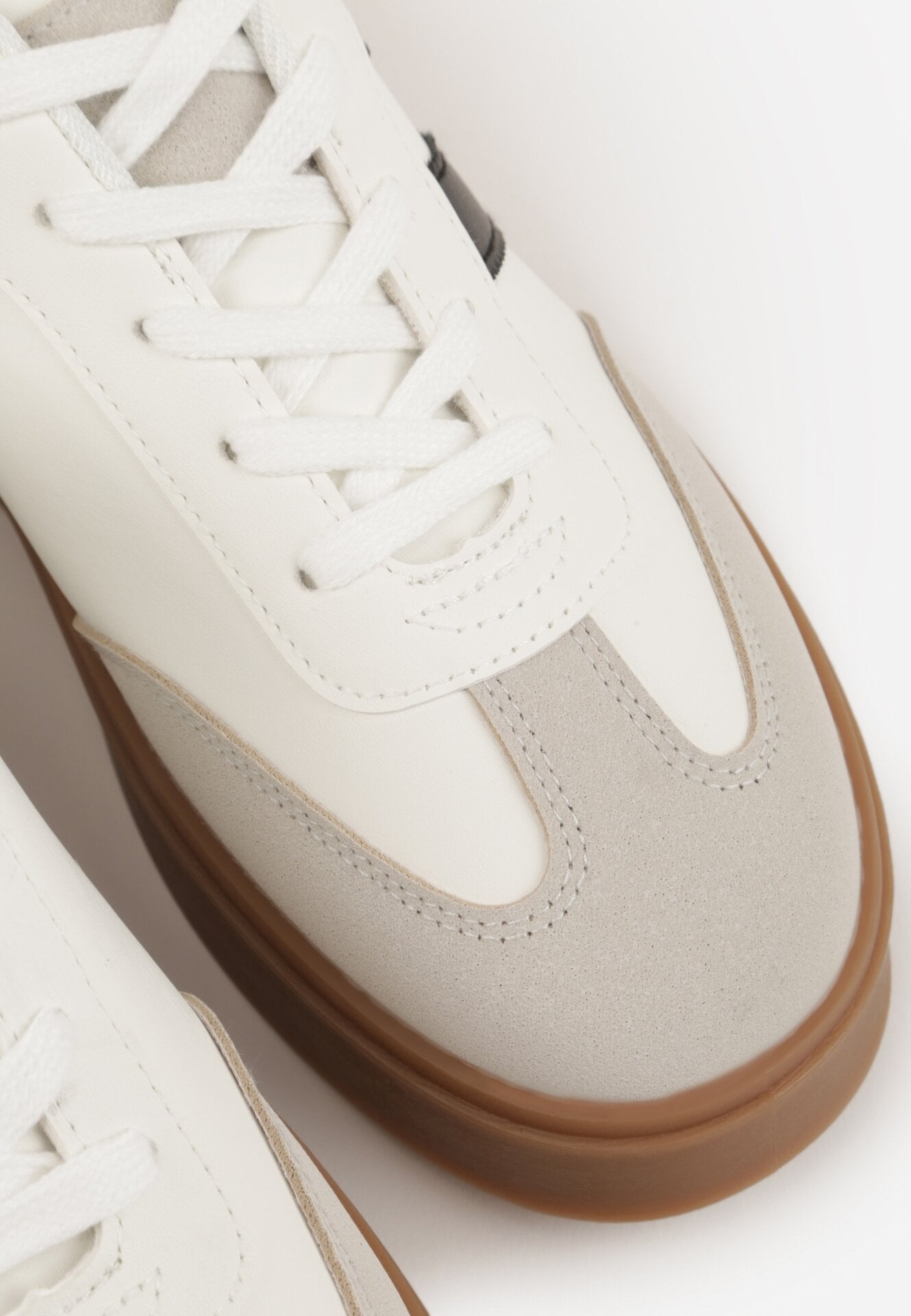 Biało-Czarne Sneakersy w Stylu Tenisówek z Geometrycznym Wzorem Avelresil