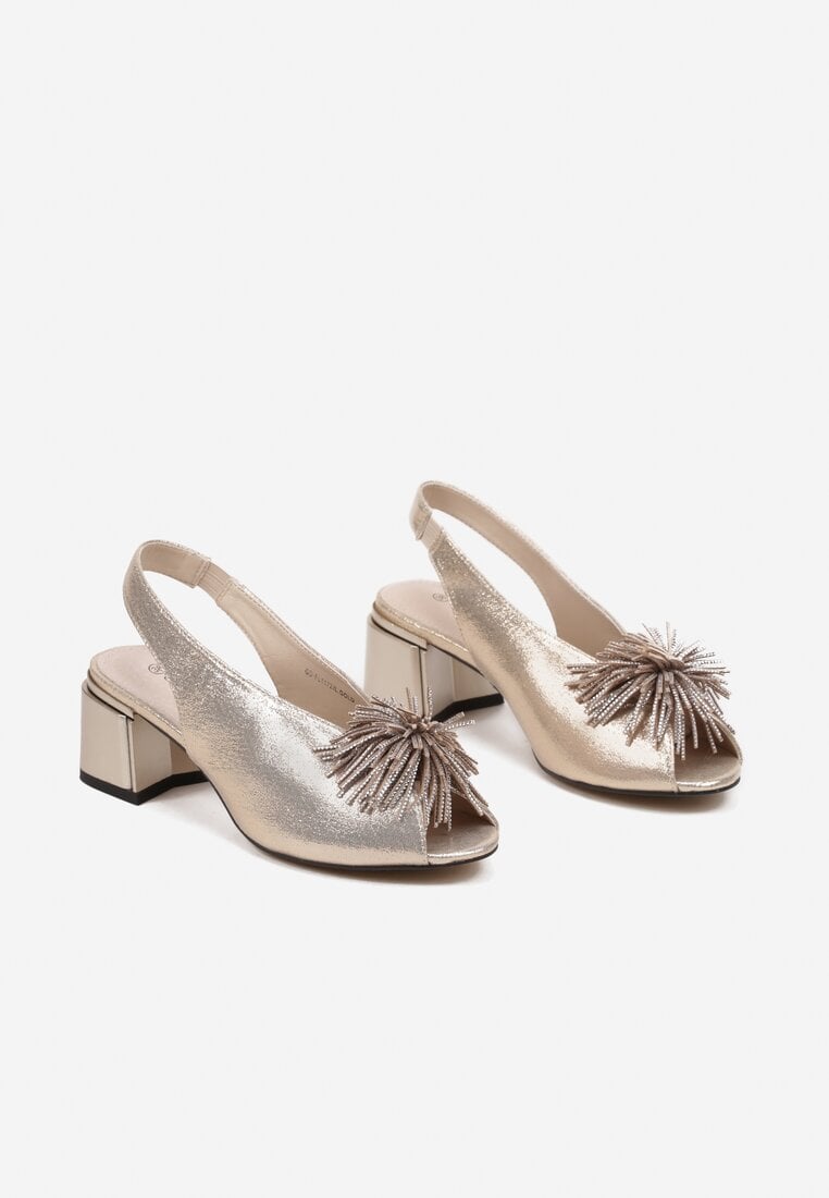 Złote Sandały na Obcasie ze Skórzaną Wkładką Ozdobione Pomponem Nelreris
