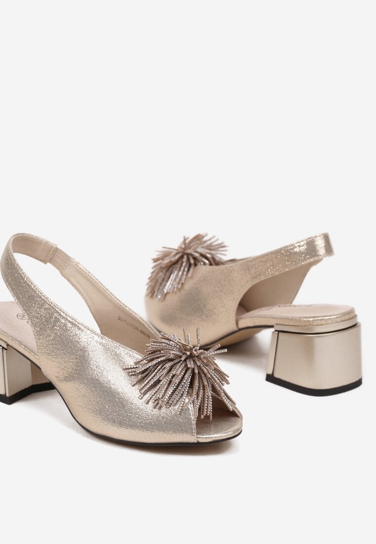 Złote Sandały na Obcasie ze Skórzaną Wkładką Ozdobione Pomponem Nelreris