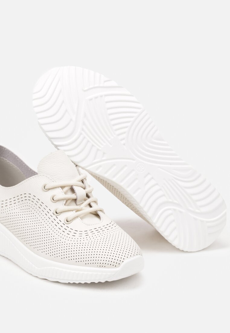 Beżowe Skórzane Sneakersy Ozdobione Perforacją ze Skórzaną Wkładką Rivlotis