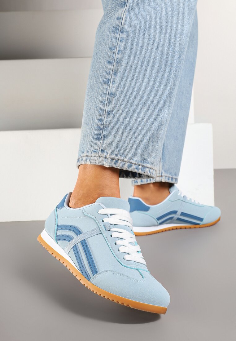 Niebieskie Sneakersy w Stylu Kultowych Tenisówek z Ozdobnymi Przeszyciami Vellexia
