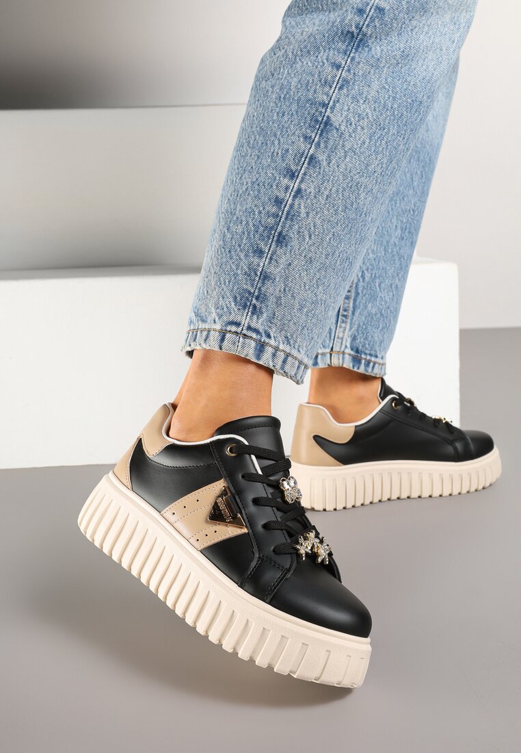 Czarne Sneakersy na Grubej Podeszwie z Metalicznymi Aplikacjami Elealenna