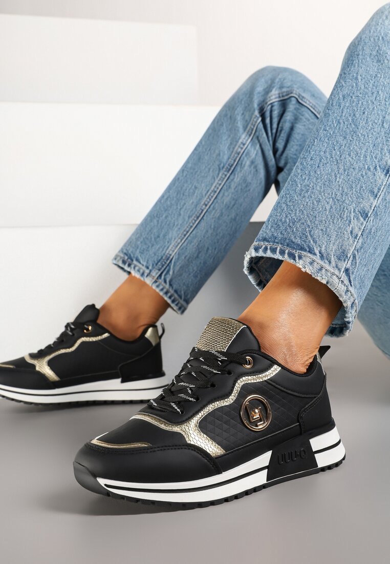 Czarne Sneakersy Ozdobione Metaliczną Aplikacją Zolamira