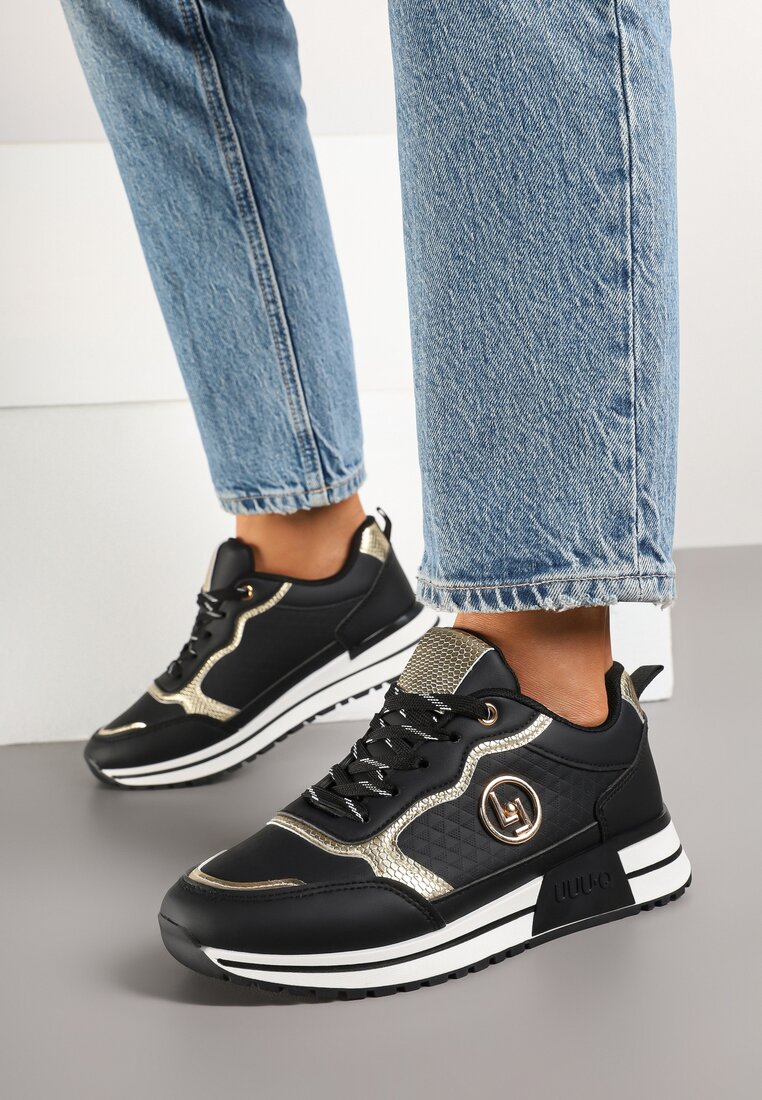 Czarne Sneakersy Ozdobione Metaliczną Aplikacją Zolamira