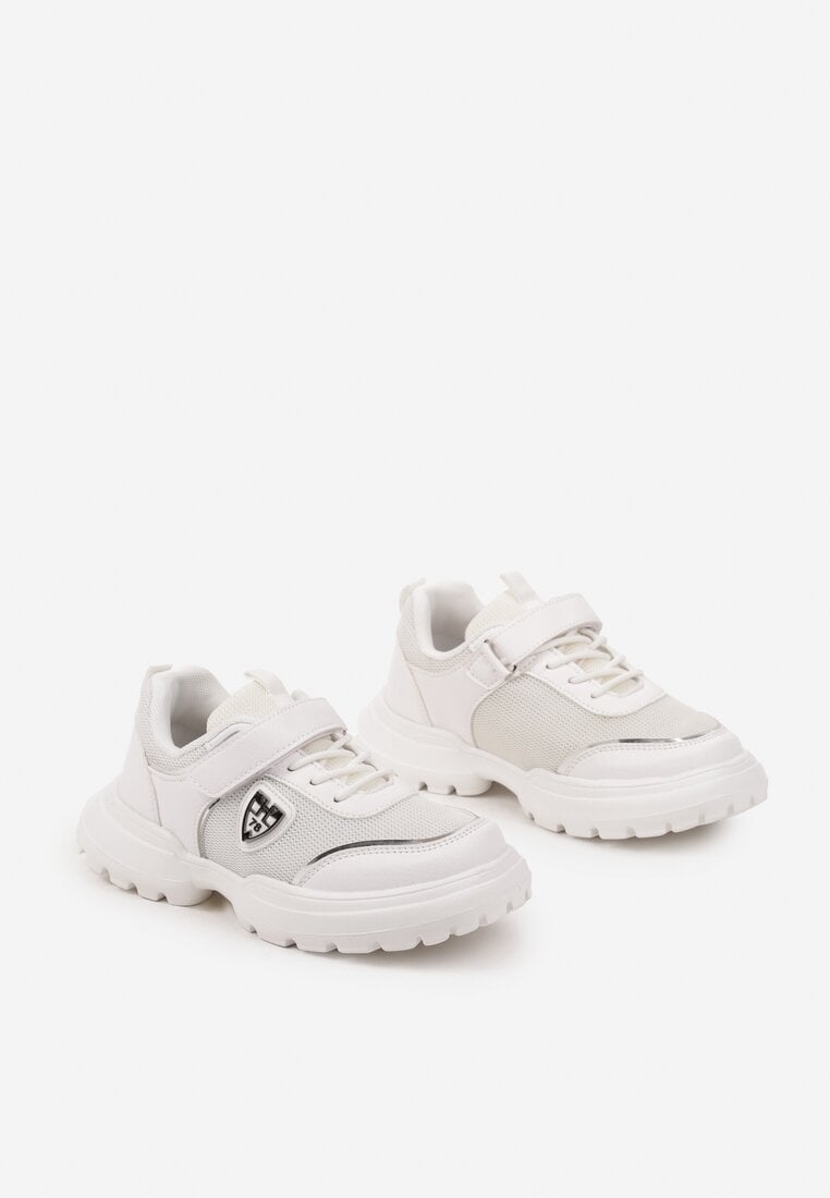 Białe Buty Sportowe Sneakersy ze Skórzaną Wkładką i Aplikacją Fonaven
