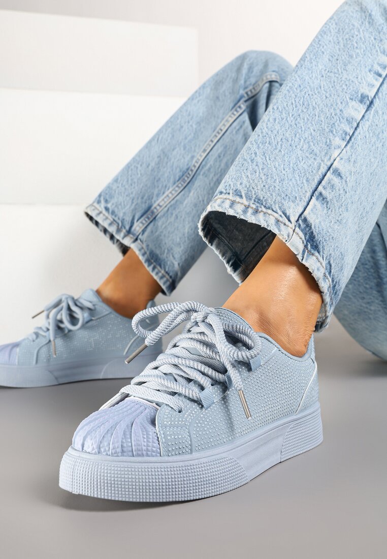 Niebieskie Sneakersy Ozdobione Cyrkoniami i Tłoczonym Noskiem Calreis