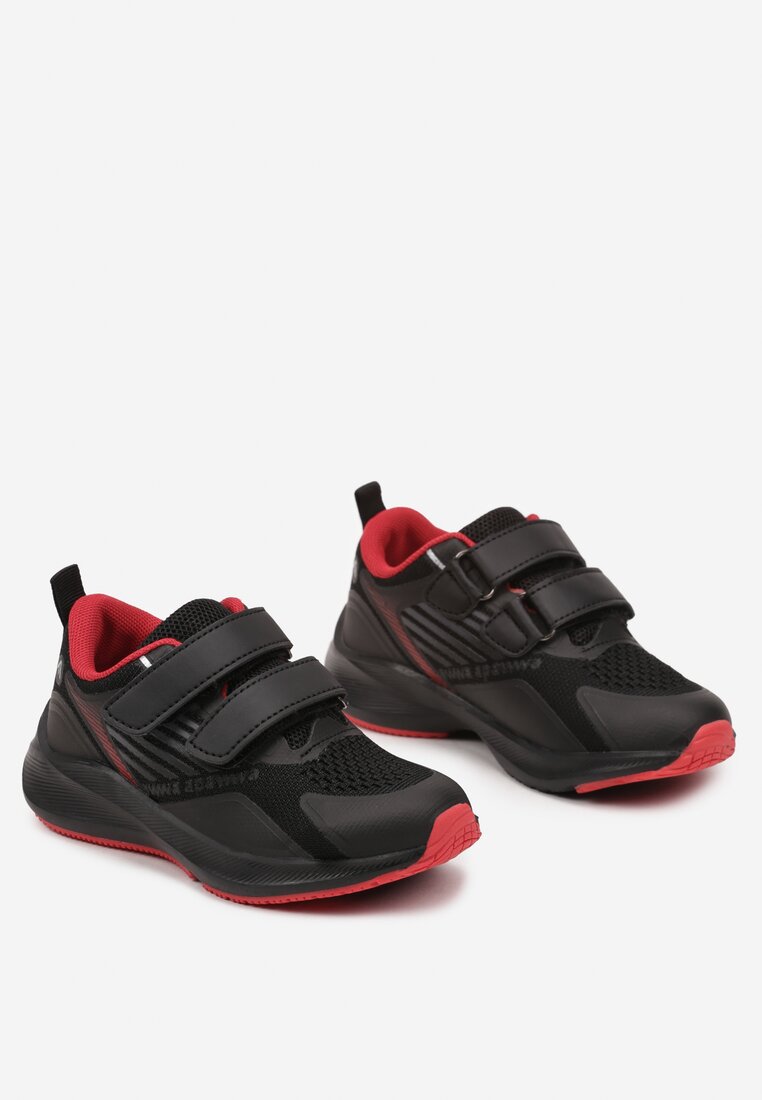 Czarno-Czerwone Buty Sportowe Sneakersy z Ozdobnym Tłoczeniem Fonora