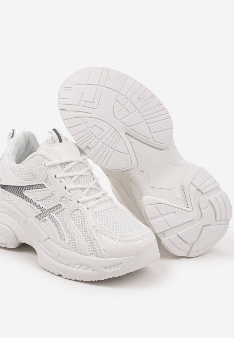 Białe Sneakersy na Grubej Podeszwie Ozdobione Tłoczeniem Camilra