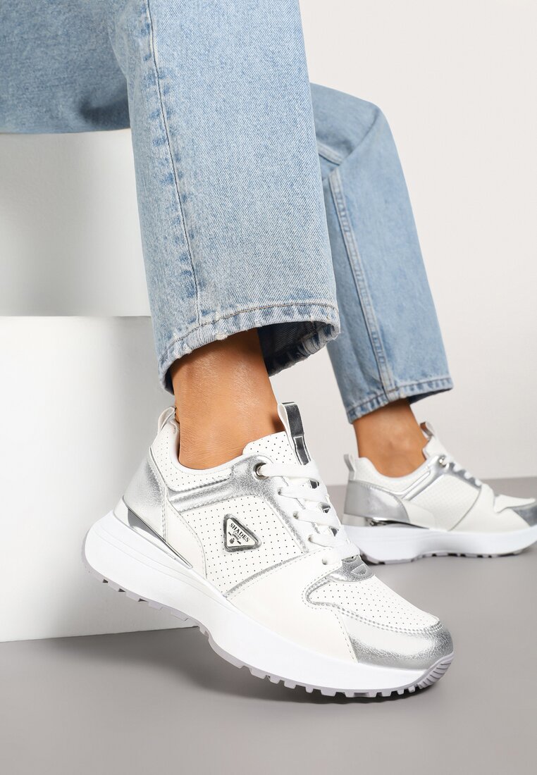 Białe Sneakersy z Perforacją i Ozdobnymi Metalicznymi Wstawkami Kamirea