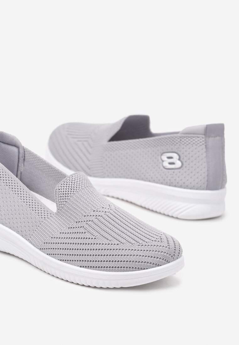 Szare Tenisówki z Elastyczną Cholewką i Ozdobną Naszywką Fenoreia