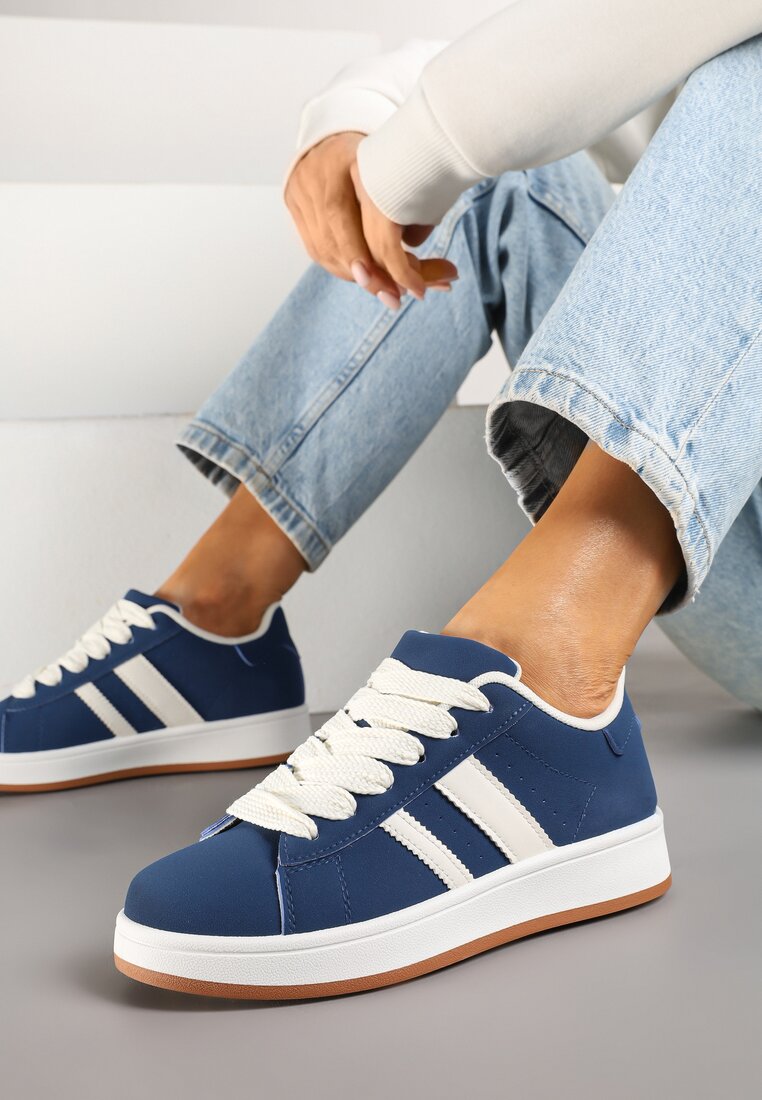 Granatowe Sneakersy z Ozdobnymi Naszywkami z Boku Galdexis