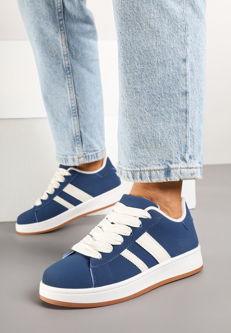 Granatowe Sneakersy z Ozdobnymi Naszywkami z Boku Galdexis