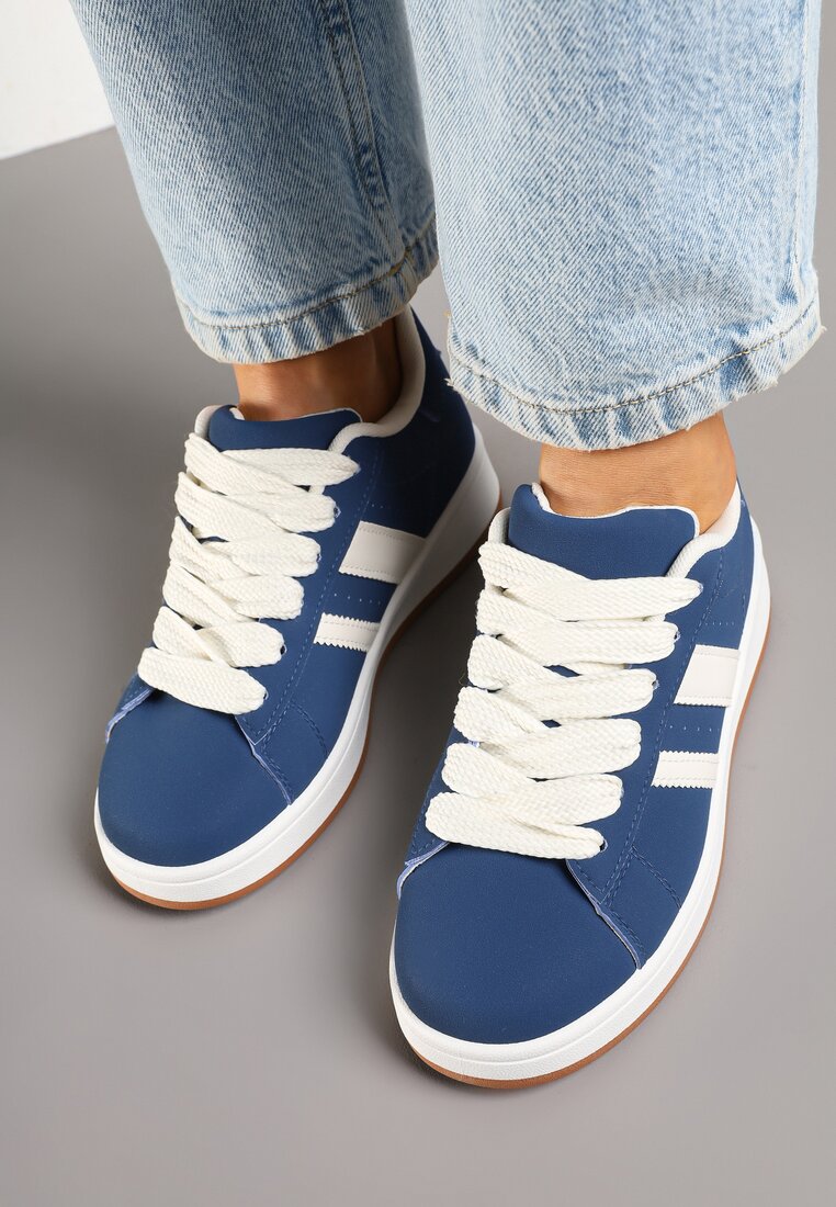 Granatowe Sneakersy z Ozdobnymi Naszywkami z Boku Galdexis