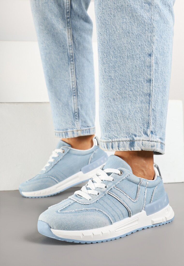 Jasnoniebieskie Sneakersy z Przetarciami na Piankowej Podeszwie Ninisela