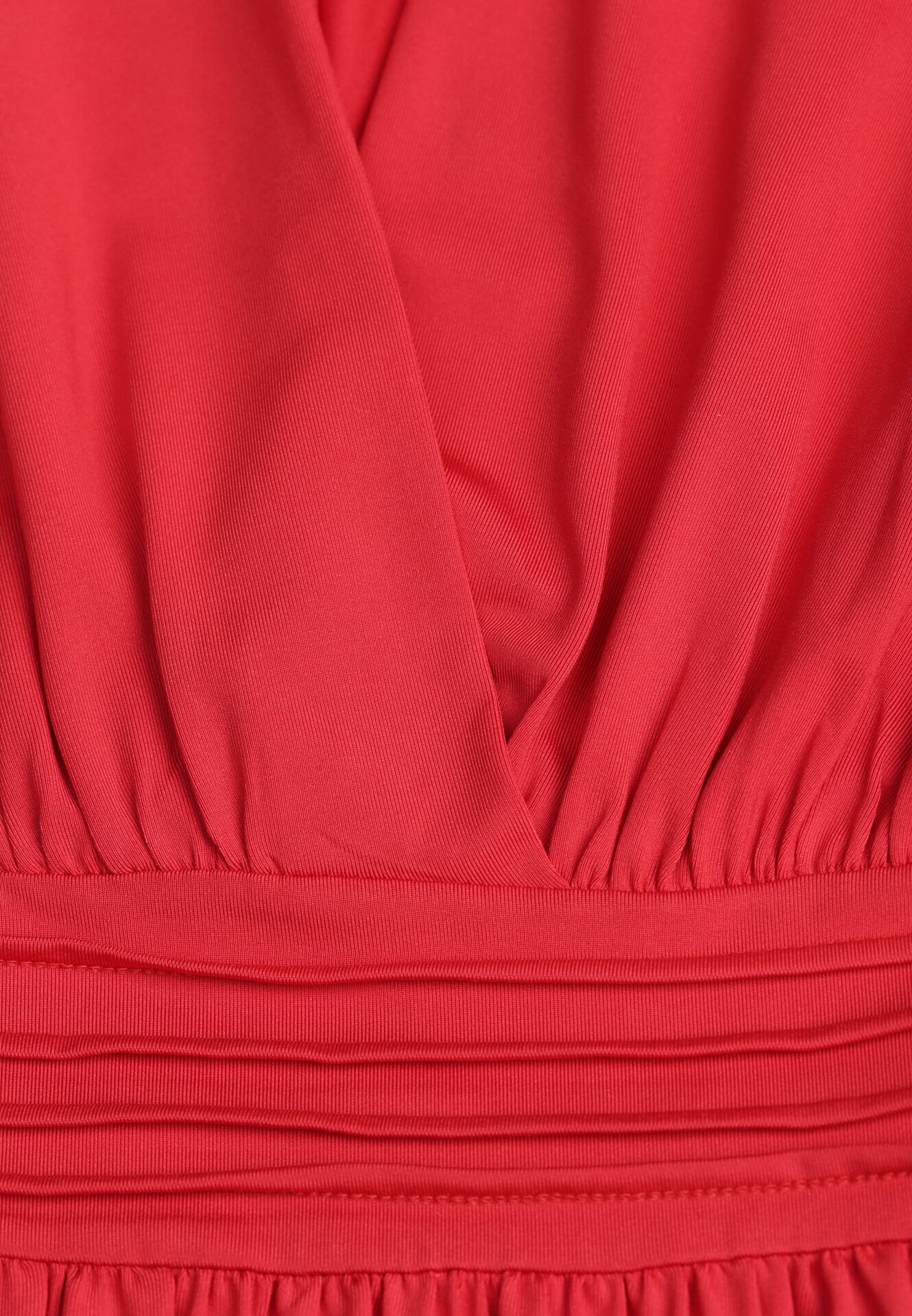 Czerwona Rozkloszowana Sukienka z Wiskozą o Kopertowym Kroju Selwenna